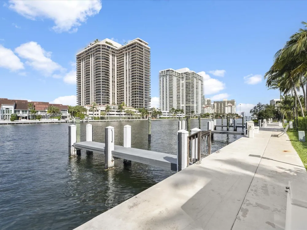 3960 194th Trl Sunny Isles Beach, FL 33160