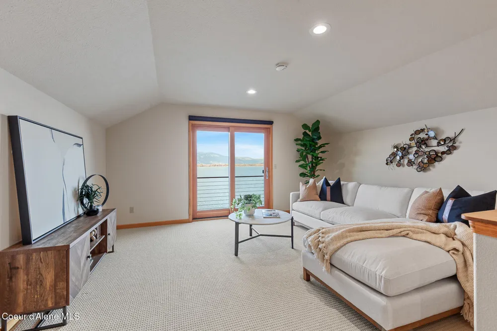 3361 Bottle Bay Road Sagle, ID 83860
