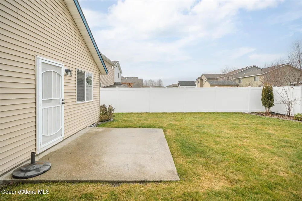 8263 Woodworth Street Post Falls, ID 83854
