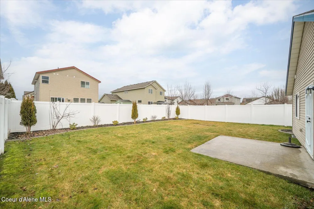 8263 Woodworth Street Post Falls, ID 83854