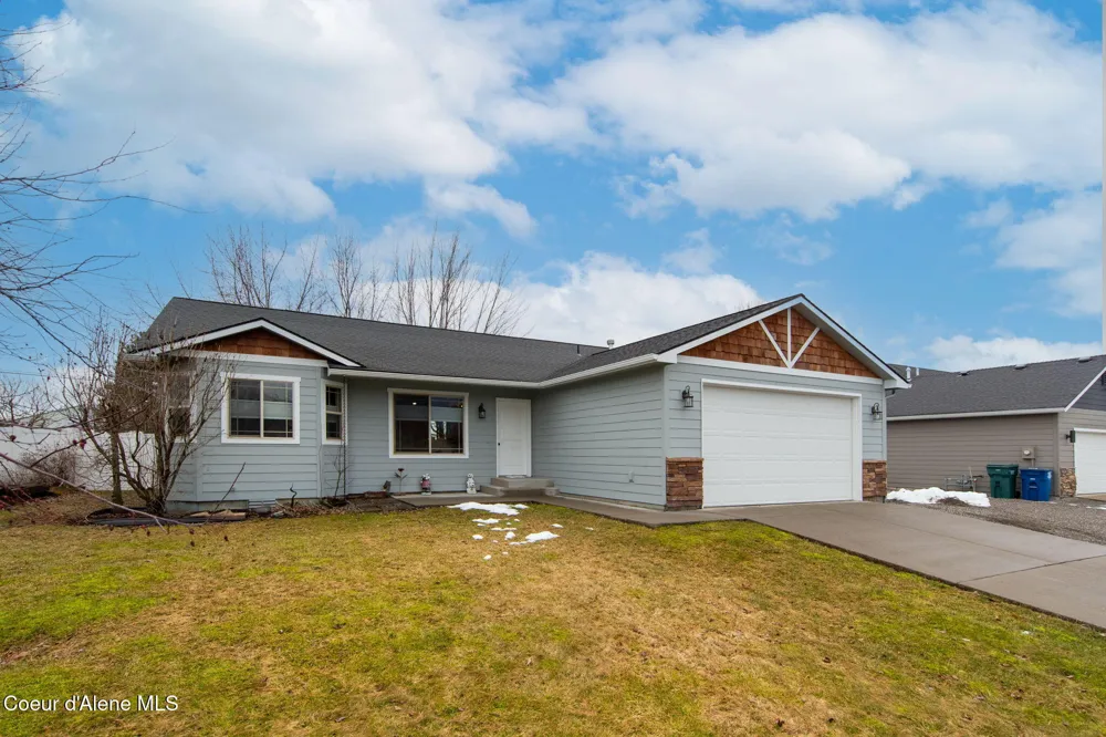 14743 Nixon Loop Rathdrum, ID 83858