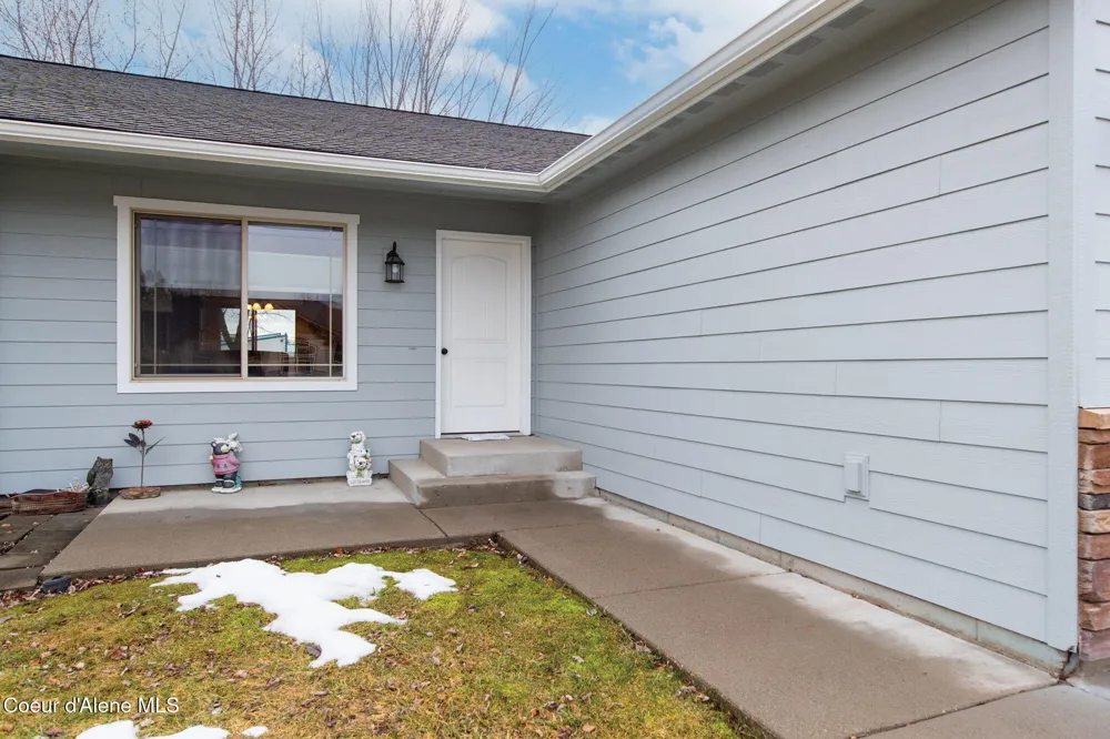 14743 Nixon Loop Rathdrum, ID 83858