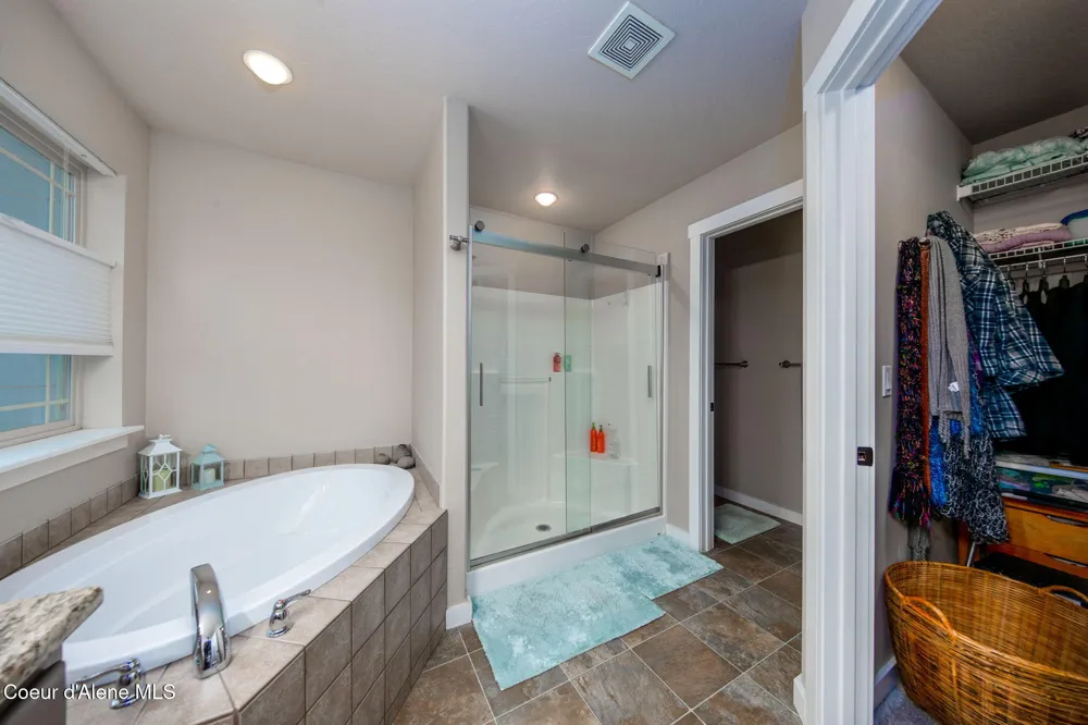 14743 Nixon Loop Rathdrum, ID 83858