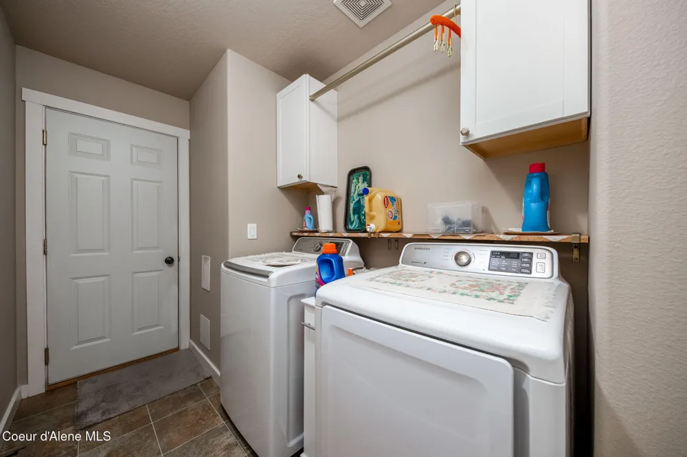 14743 Nixon Loop Rathdrum, ID 83858
