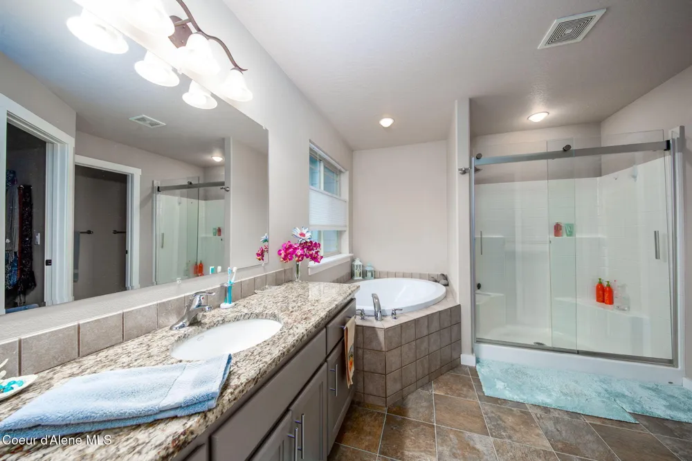14743 Nixon Loop Rathdrum, ID 83858