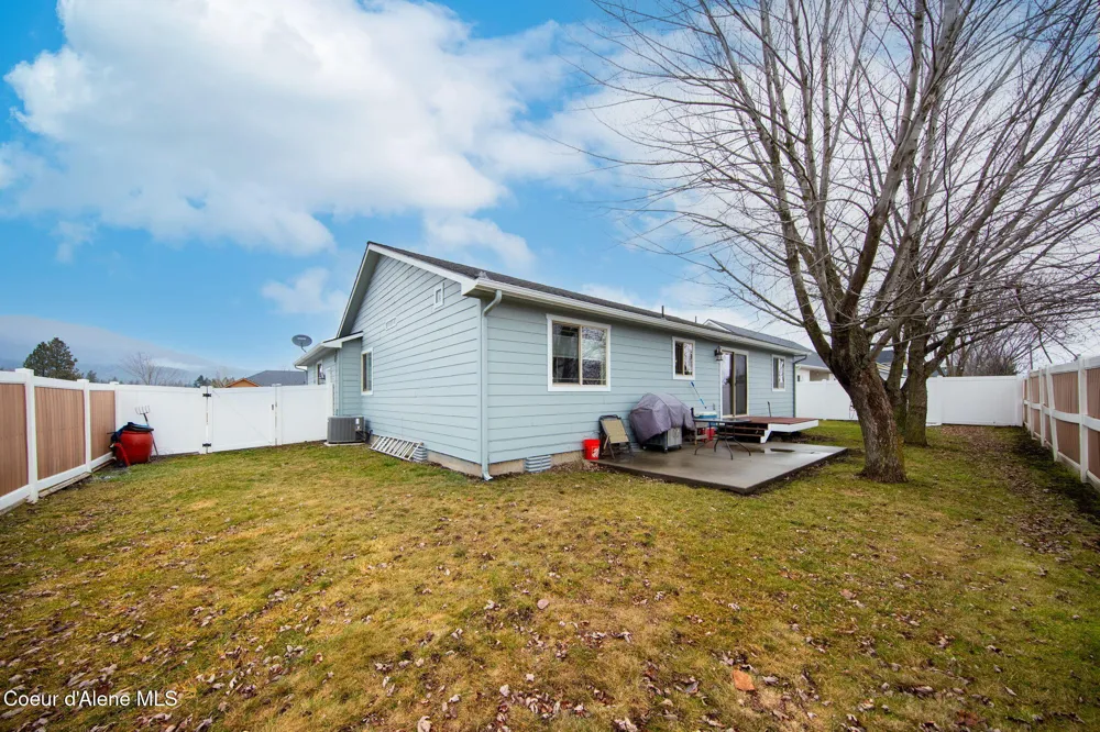 14743 Nixon Loop Rathdrum, ID 83858