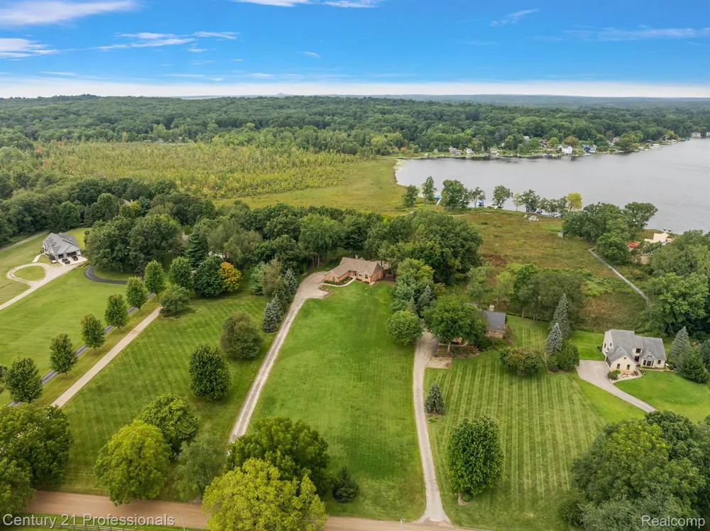 12120 SHAFFER ROAD Springfield Charter Township, MI 48350