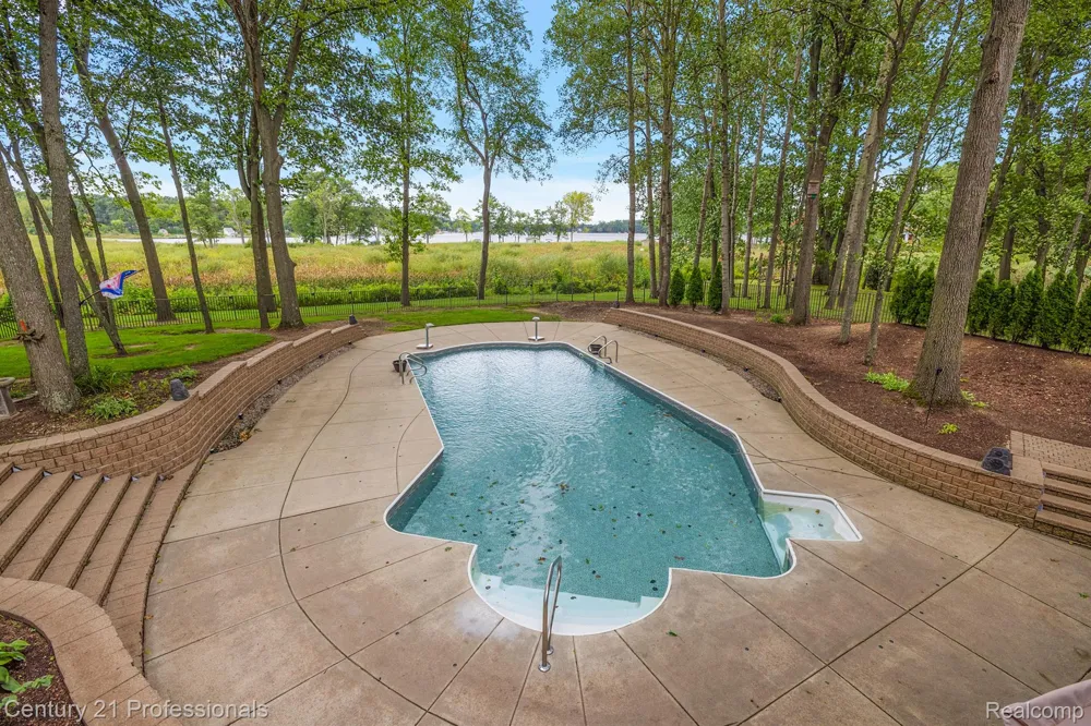 12120 SHAFFER ROAD Springfield Charter Township, MI 48350