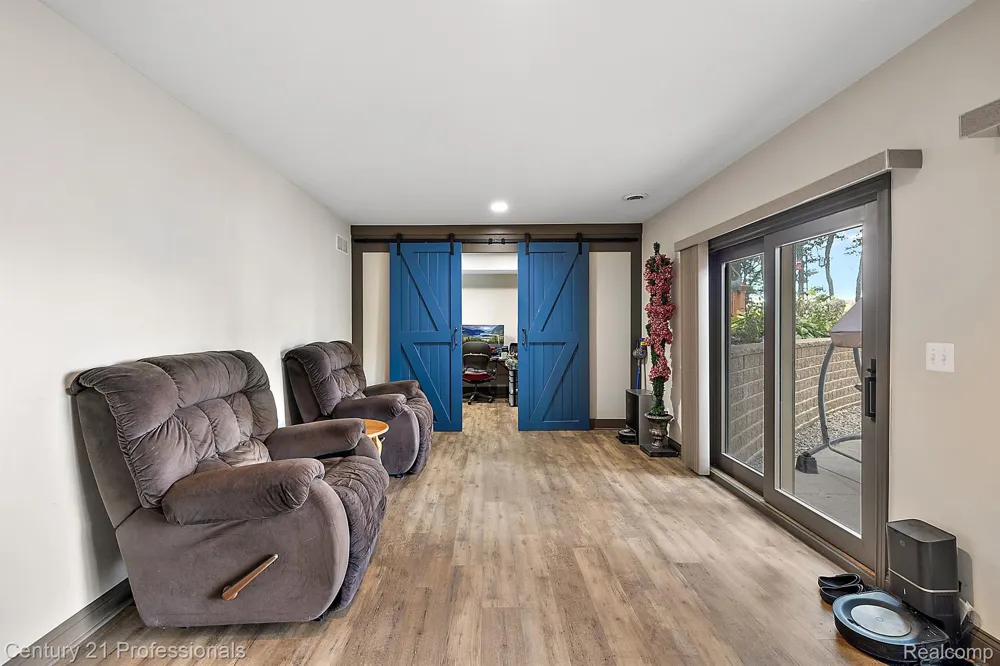 12120 SHAFFER ROAD Springfield Charter Township, MI 48350