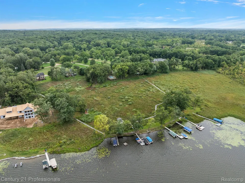 12120 SHAFFER ROAD Springfield Charter Township, MI 48350