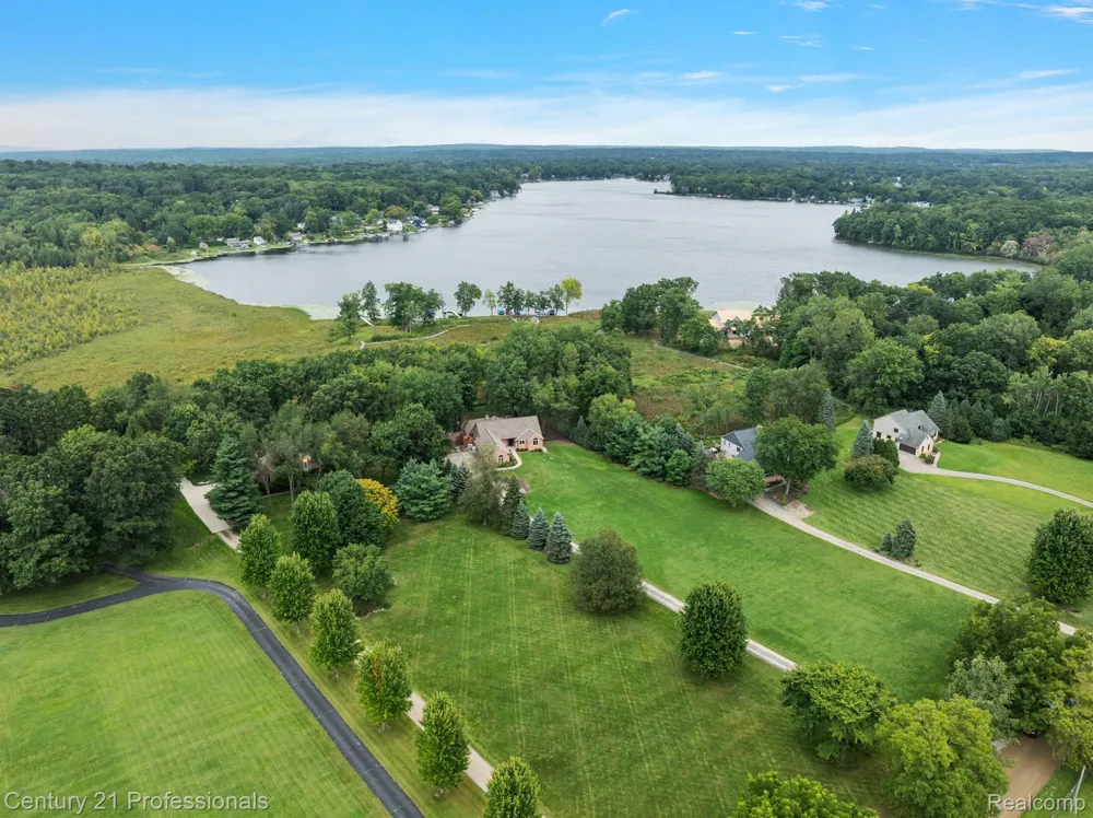 12120 SHAFFER ROAD Springfield Charter Township, MI 48350
