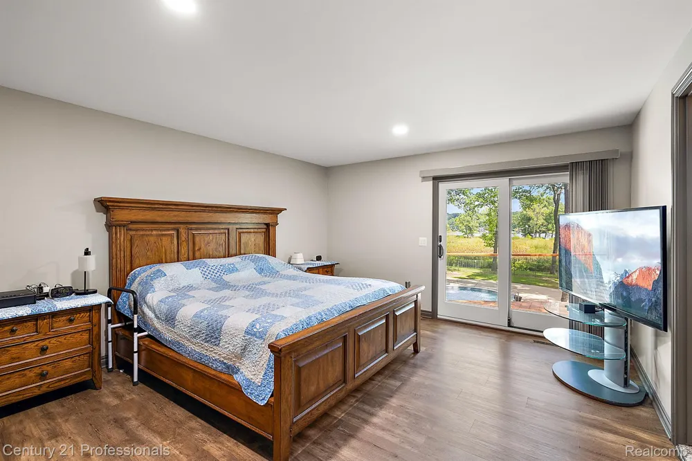 12120 SHAFFER ROAD Springfield Charter Township, MI 48350