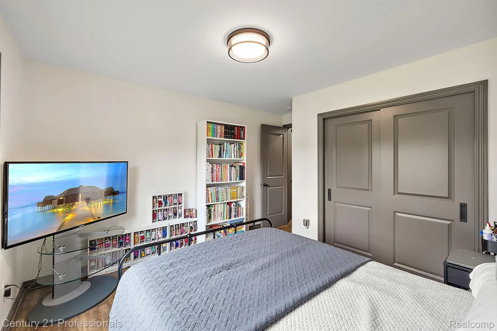 12120 SHAFFER ROAD Springfield Charter Township, MI 48350