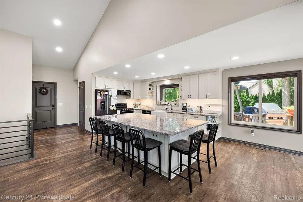 12120 SHAFFER ROAD Springfield Charter Township, MI 48350
