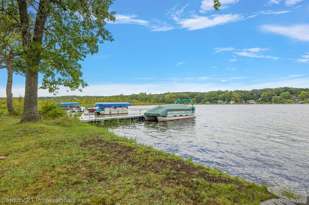 12120 SHAFFER ROAD Springfield Charter Township, MI 48350