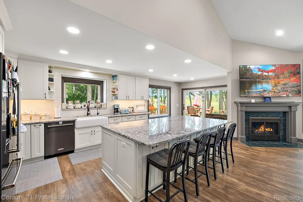 12120 SHAFFER ROAD Springfield Charter Township, MI 48350