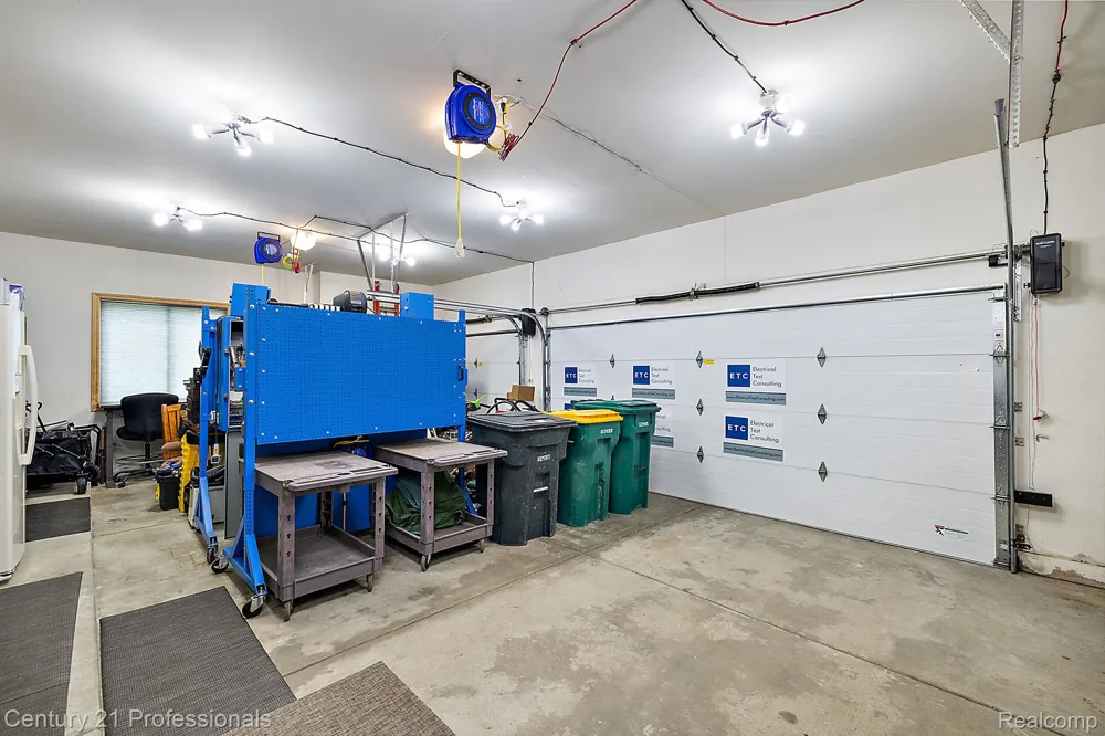 12120 SHAFFER ROAD Springfield Charter Township, MI 48350