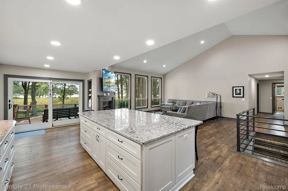 12120 SHAFFER ROAD Springfield Charter Township, MI 48350
