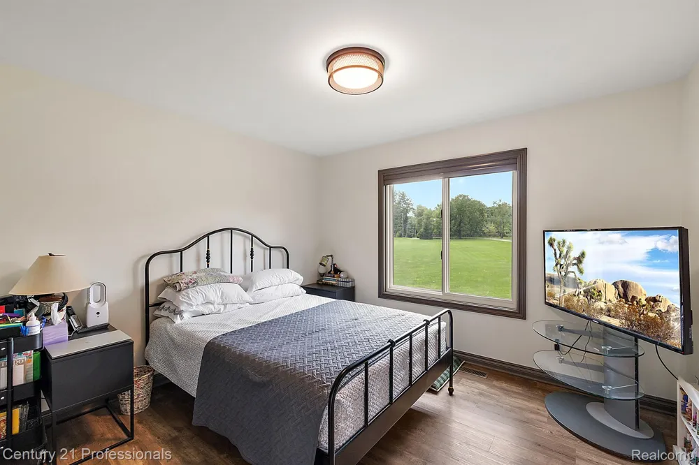 12120 SHAFFER ROAD Springfield Charter Township, MI 48350