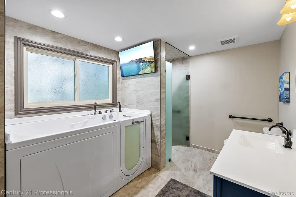 12120 SHAFFER ROAD Springfield Charter Township, MI 48350