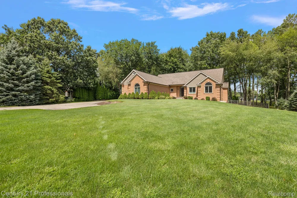 12120 SHAFFER ROAD Springfield Charter Township, MI 48350