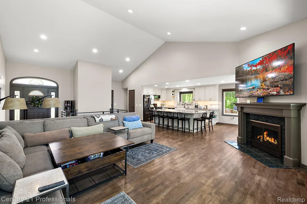 12120 SHAFFER ROAD Springfield Charter Township, MI 48350