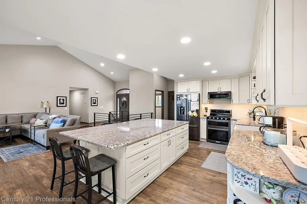 12120 SHAFFER ROAD Springfield Charter Township, MI 48350