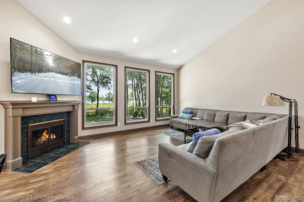12120 SHAFFER ROAD Springfield Charter Township, MI 48350