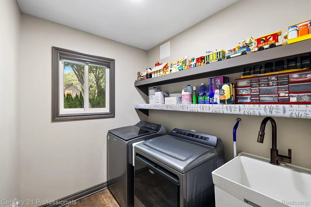 12120 SHAFFER ROAD Springfield Charter Township, MI 48350