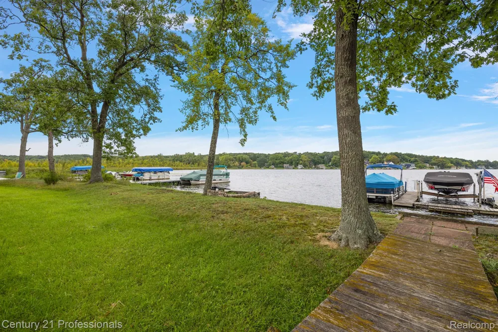 12120 SHAFFER ROAD Springfield Charter Township, MI 48350