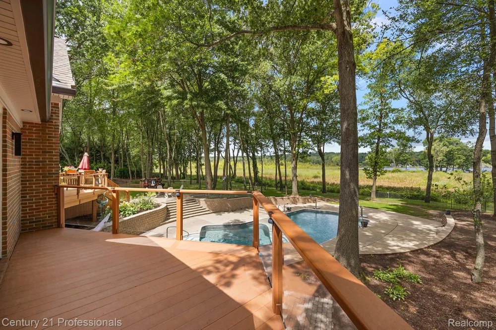 12120 SHAFFER ROAD Springfield Charter Township, MI 48350