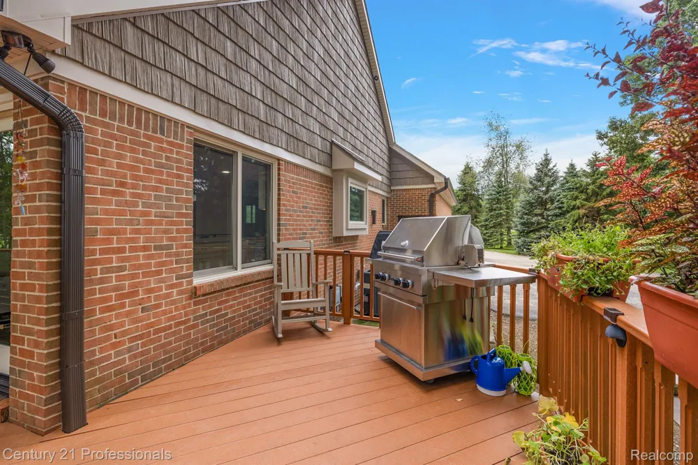 12120 SHAFFER ROAD Springfield Charter Township, MI 48350