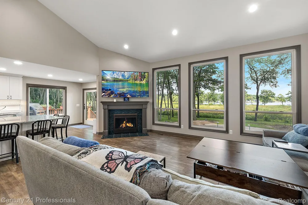 12120 SHAFFER ROAD Springfield Charter Township, MI 48350