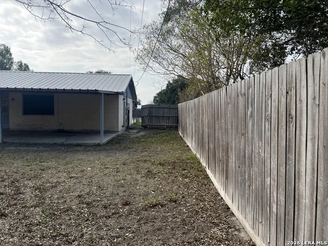 803 Continental Three Rivers, TX 78071