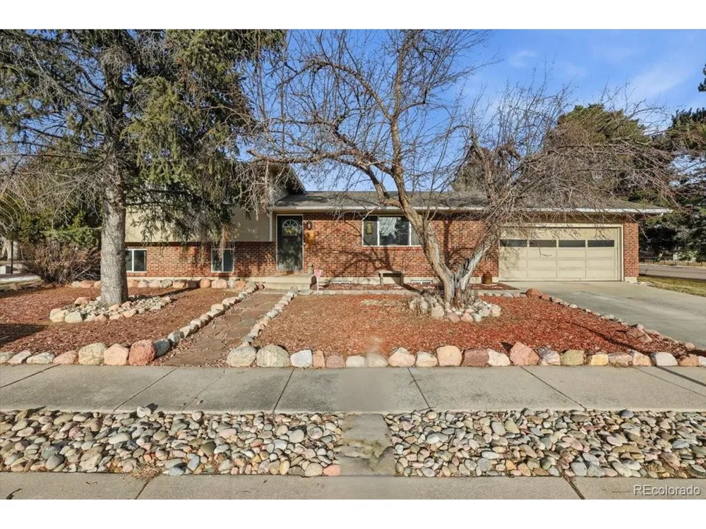 2918 Flintridge Square