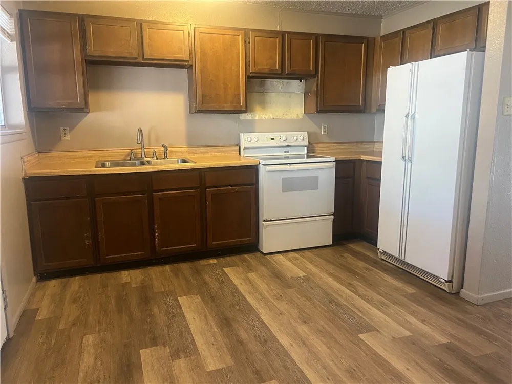803 Continental Drive Three Rivers, TX 78071