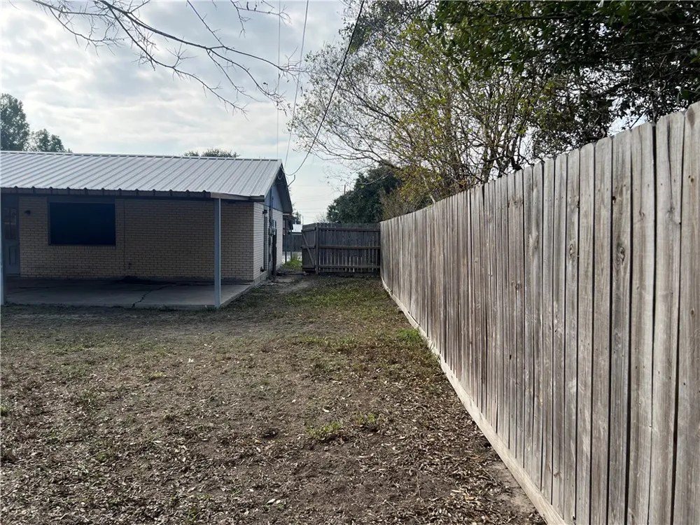 803 Continental Drive Three Rivers, TX 78071