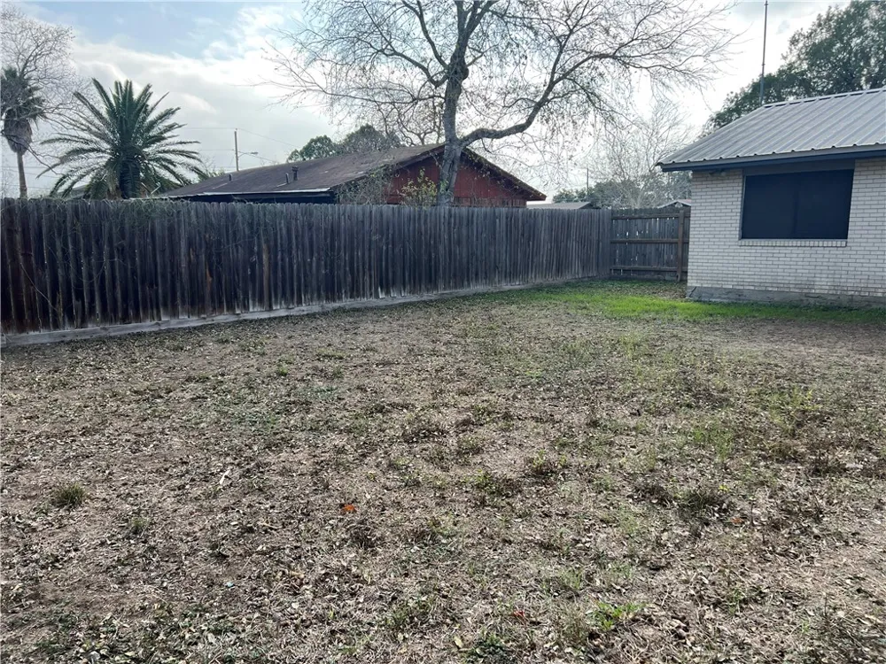 803 Continental Drive Three Rivers, TX 78071