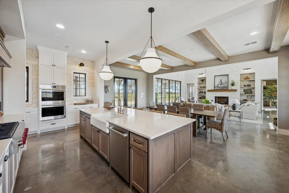 5655 Brazos Bow Way Washington, TX 77880