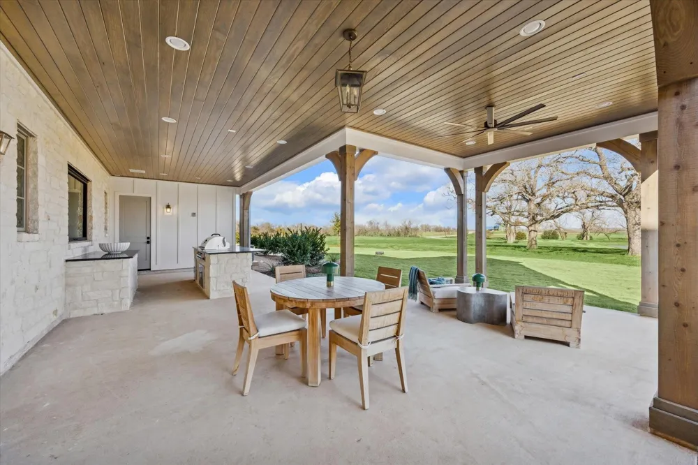 5655 Brazos Bow Way Washington, TX 77880