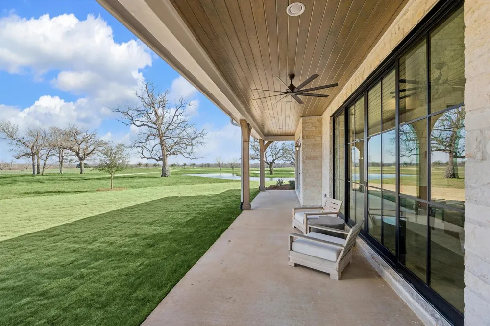 5655 Brazos Bow Way Washington, TX 77880