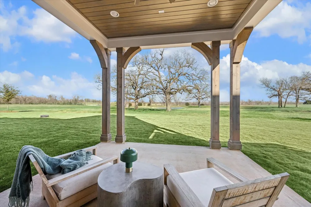 5655 Brazos Bow Way Washington, TX 77880