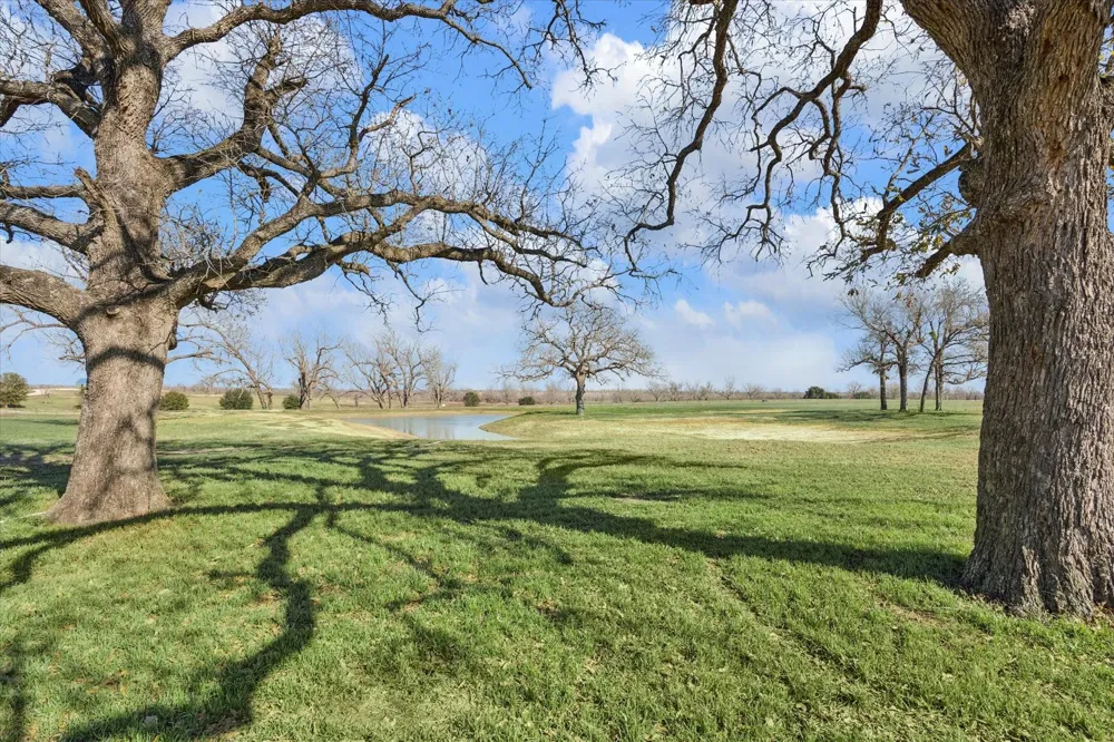 5655 Brazos Bow Way Washington, TX 77880