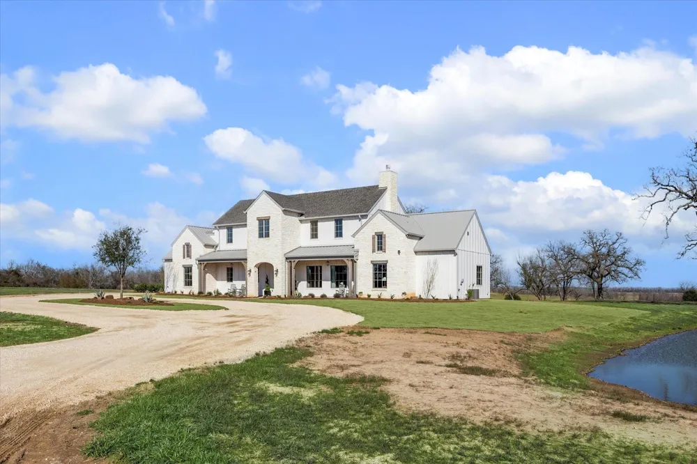 5655 Brazos Bow Way Washington, TX 77880