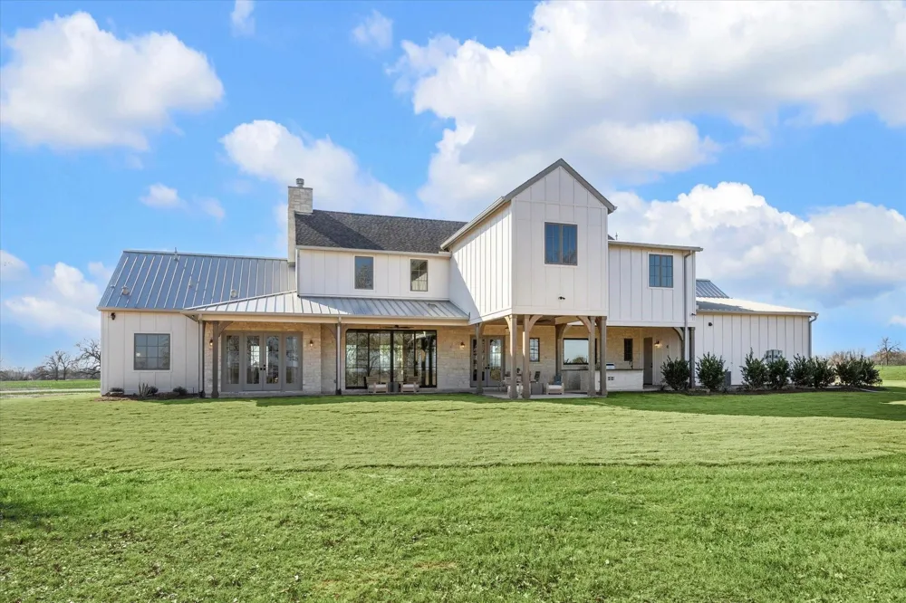 5655 Brazos Bow Way Washington, TX 77880