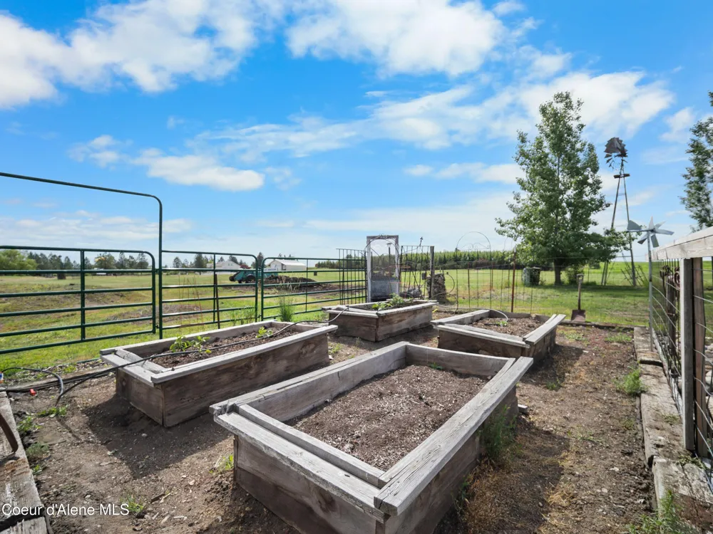 10916 E Rinear Road Valleyford, WA 99036