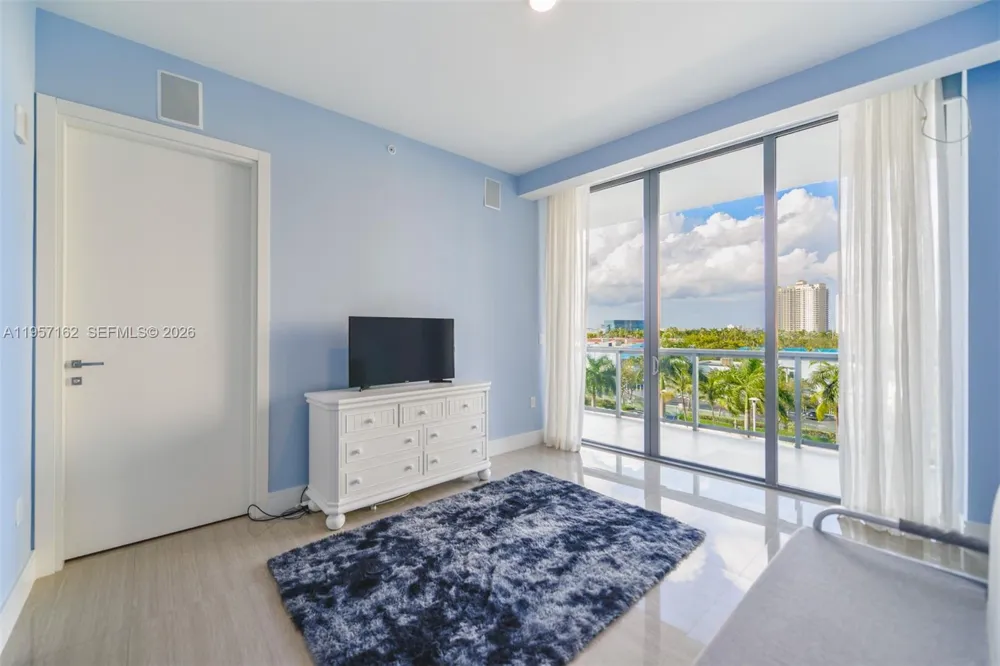3250 NE 188th St #404 Aventura, FL 33180