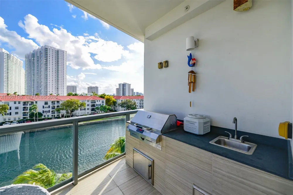 3250 NE 188th St #404 Aventura, FL 33180