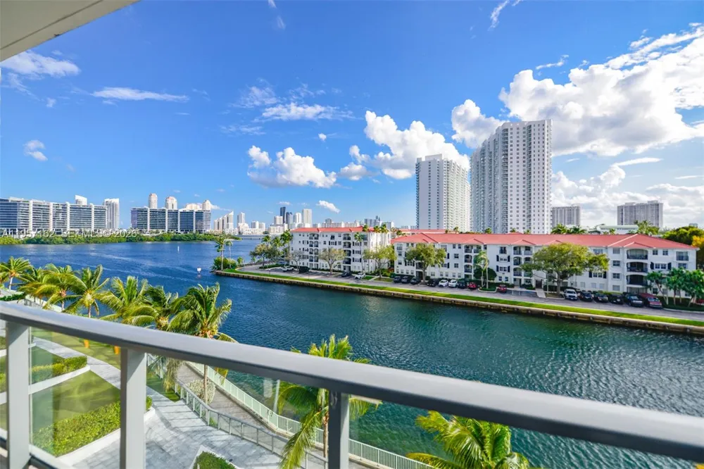 3250 NE 188th St #404 Aventura, FL 33180