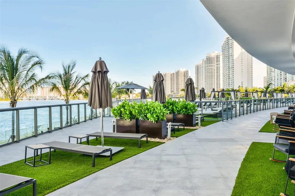 3250 NE 188th St #404 Aventura, FL 33180